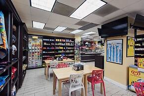 Tides Hollywood Apartments