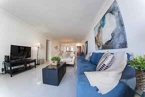 Tides Hollywood Apartments