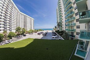 Tides Hollywood Apartments