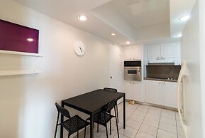 Tides Hollywood Apartments