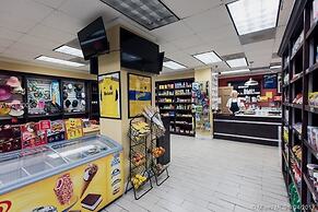 Tides Hollywood Apartments