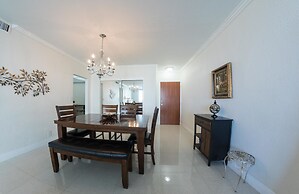 Tides Hollywood Apartments