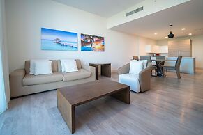 CH Deluxe Apartments  by MDR