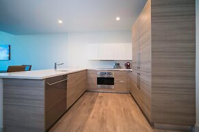 CH Deluxe Apartments  by MDR