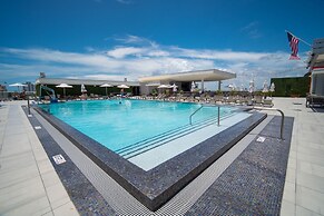 CH Deluxe Apartments  by MDR