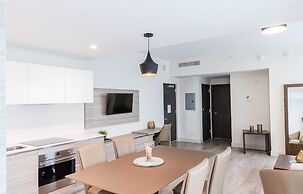 CH Deluxe Apartments  by MDR