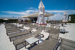 CH Deluxe Apartments  by MDR