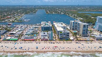 CH Deluxe Apartments  by MDR