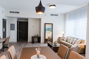 CH Deluxe Apartments  by MDR