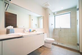 CH Deluxe Apartments  by MDR