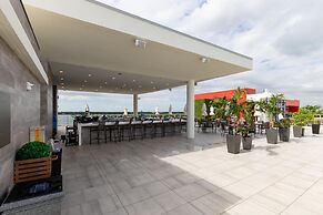 CH Deluxe Apartments  by MDR