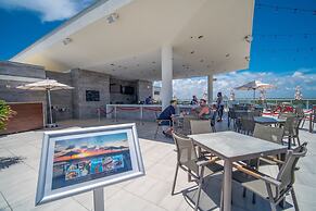 CH Deluxe Apartments  by MDR