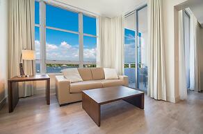 CH Deluxe Apartments  by MDR