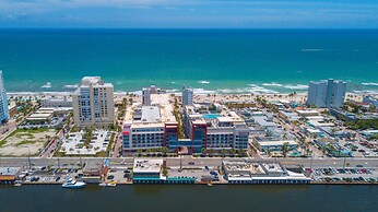 CH Deluxe Apartments  by MDR