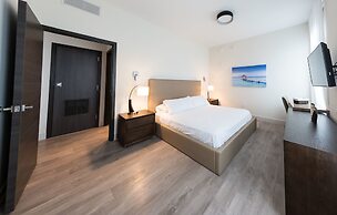 CH Deluxe Apartments  by MDR