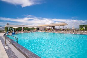 CH Deluxe Apartments  by MDR