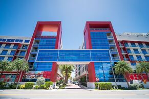 CH Deluxe Apartments  by MDR