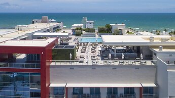 CH Deluxe Apartments  by MDR