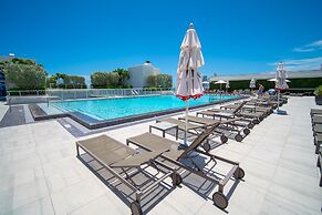 CH Deluxe Apartments  by MDR