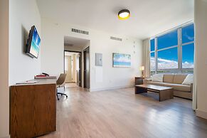 CH Deluxe Apartments  by MDR