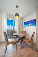 CH Deluxe Apartments  by MDR