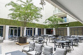 CH Deluxe Apartments  by MDR