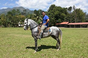 Hotel Rancho Guacamayos