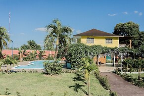 Hotel Rancho Guacamayos