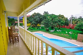 Hotel Rancho Guacamayos