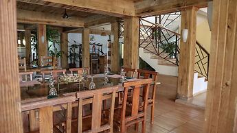 Hotel Rancho Guacamayos