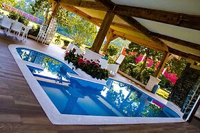 Hotel Rancho Guacamayos