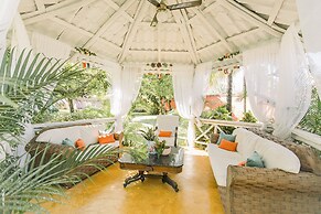 Hotel Rancho Guacamayos