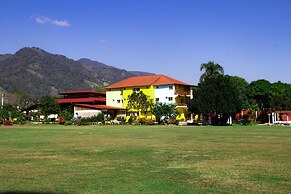 Hotel Rancho Guacamayos