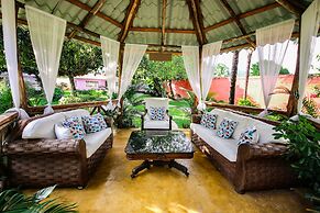 Hotel Rancho Guacamayos