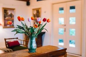 Outlook Hill Vineyard Cottages