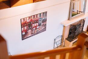 Outlook Hill Vineyard Cottages