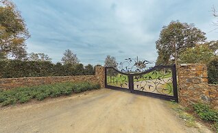 Outlook Hill Vineyard Cottages