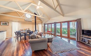 Outlook Hill Vineyard Cottages