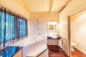 Outlook Hill Vineyard Cottages