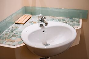 Outlook Hill Vineyard Cottages