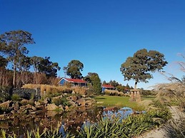 Outlook Hill Vineyard Cottages