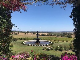 Outlook Hill Vineyard Cottages