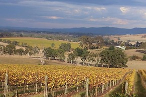 Outlook Hill Vineyard Cottages