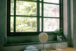 Civil Life Guesthouse Tainan