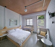 Civil Life Guesthouse Tainan