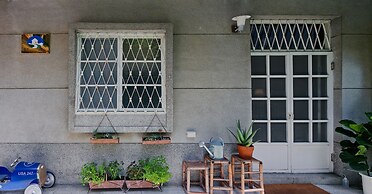 Civil Life Guesthouse Tainan