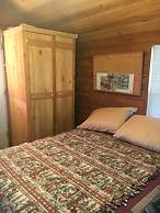 Alaska log cabins on the pond B & B