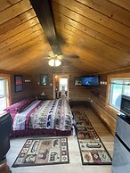 Alaska log cabins on the pond B & B