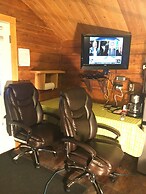 Alaska log cabins on the pond B & B