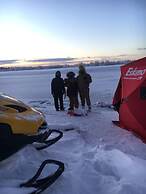 Alaska log cabins on the pond B & B